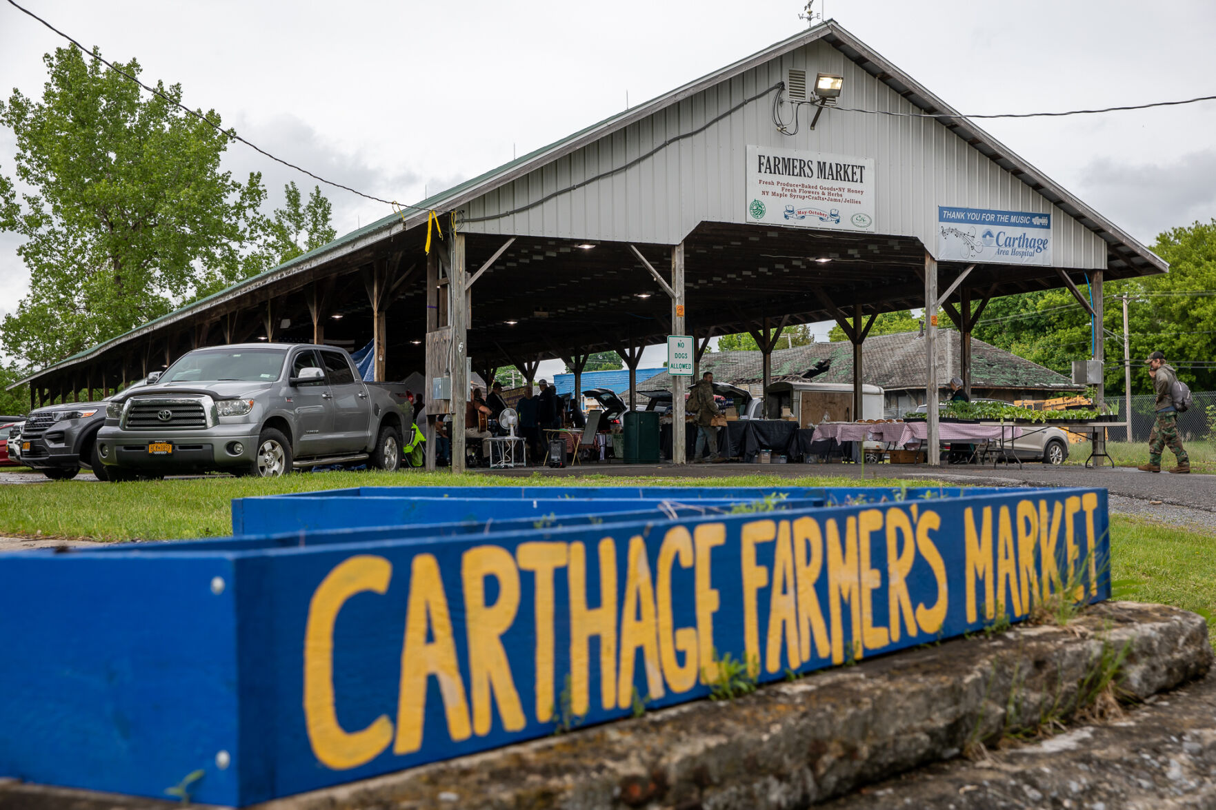 Farmers and artisans kick off market season